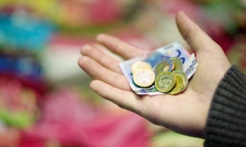 Praca za granicą, a konto walutowe. Czy warto założyć rachunek w obcej walucie?