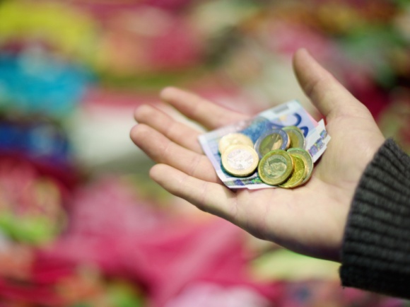 Praca za granicą, a konto walutowe. Czy warto założyć rachunek w obcej walucie?