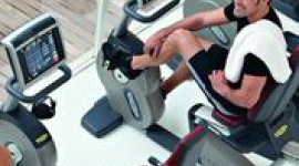 Trener personalny – zawód przyszłości Praca, BIZNES - Trendy promujące aktywny tryb życia sprawiły, że szybko powstają nowe sieci klubów fitness. Rośnie konkurencja, ale rosną także wymagania klientów, którzy oczekują wysokiej jakości usług. Mamy więc coraz większe zapotrzebowanie na wykwalifikowaną kadrę.