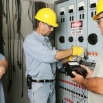 Napięcia w pracy przy urządzeniach elektroenergetycznych