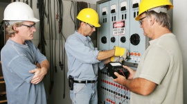 Napięcia w pracy przy urządzeniach elektroenergetycznych