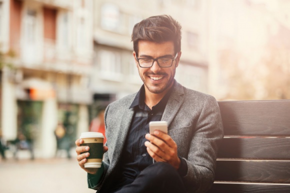 Jak mądrze wydać pierwszą wypłatę? Praca, BIZNES - Przehulać, przebalować, wydać na przyjemności – kuszące. Pierwsza pensja może przyprawić o zawrót głowy. Ale więcej korzyści przyniesie ustalenie finansowych priorytetów już od początku.