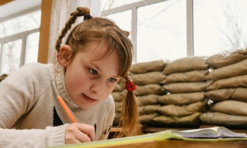 UNICEF: 200 000 dzieci we wschodniej Ukrainie wymaga wsparcia psychologicznego