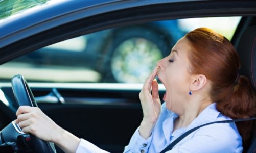 Polscy pracownicy krótko śpią. Co ich trapi? Nie to, co Finów – raport