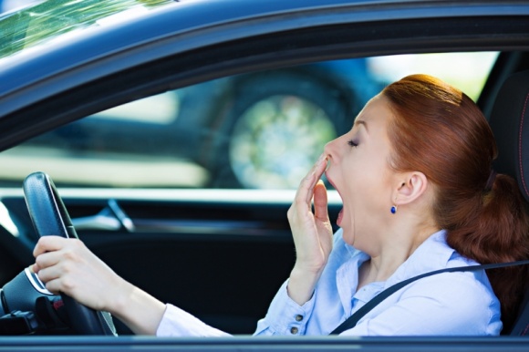 Polscy pracownicy krótko śpią. Co ich trapi? Nie to, co Finów – raport