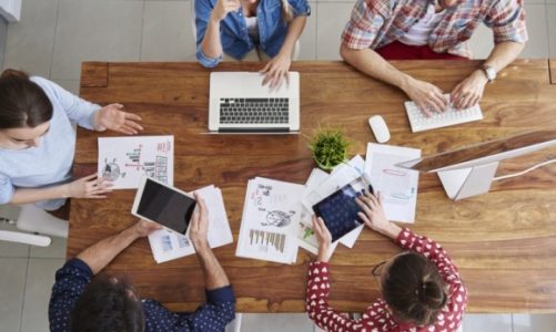 Jak wygląda rekrutacja obcokrajowców w Polsce i czym kuszą pracodawcy – raport