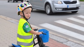 Bezpieczeństwo dzieci w drodze do szkoły BIZNES, Prawo - Wakacje oficjalnie dobiegły końca, co oznacza, że rodzice z całego kraju wrócili do swoich obowiązków przy odwożeniu i odbieraniu dzieci ze szkoły.