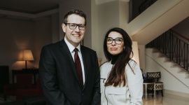 Dyskryminacja i nierówność w miejscu pracy. Praca, BIZNES - W Polsce wciąż istnieje problem nierównego traktowania kobiet i mężczyzn w miejscu pracy - wynika z najnowszego raportu Fundacji Sukces Pisany Szminką. Zjawisko to dostrzega aż 46,3 proc. ankietowanych.