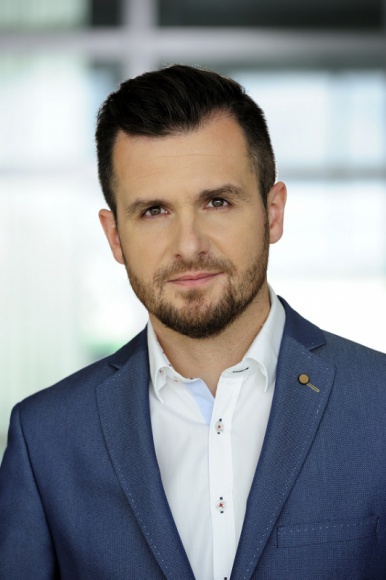 88% pracowników z Ukrainy pracuje poniżej swojego wykształcenia – raport OTTO Praca, BIZNES - Polski rynek pracy nadal nie wykorzystuje w pełni potencjału jaki stanowią pracownicy z Ukrainy. Według raportu OTTO Work Force Polska aż 95% badanych Ukraińców, zatrudnionych w Polsce, posiada wykształcenie średnie lub wyższe.