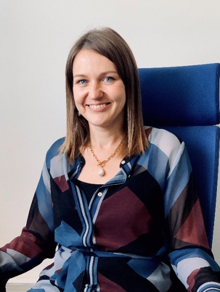 DB Schenker na Ukrainie z nową dyrektor zarządzającą Praca, BIZNES - ​Julia Aglichanowa od 1 września 2020 roku pełni funkcję Dyrektor Zarządzającej w DB Schenker na Ukrainie (Managing Director Ukraine w DB Schenker). To pierwsza kobieta na tym stanowisku w strukturach operatora logistycznego w klastrze Europy Północno-Wschodniej.