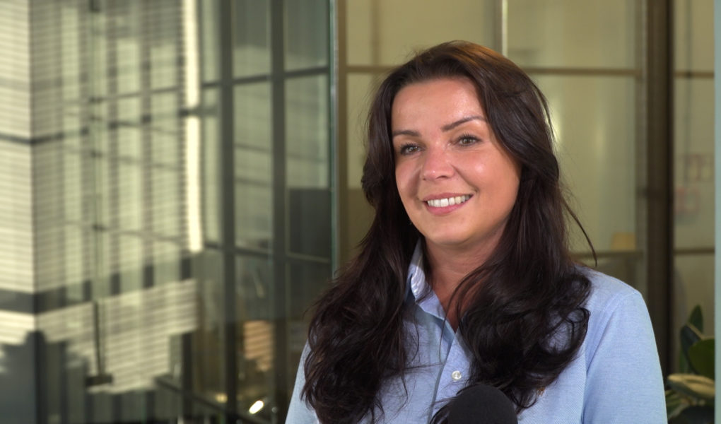 Brak możliwości przymiarki to największy problem podczas zakupów w internecie. Rozwiązują go wirtualne przymierzalnie oparte na rozszerzonej rzeczywistości