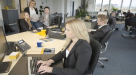 Wystartowała X edycja Programu Stażowego DACHSER Polska Praca, BIZNES - DACHSER Polska ruszył z X edycją Programu Stażowego. Autorski projekt zakłada półtoraroczną, pełnoetatową pracę, podczas której młodzi adepci pod okiem ekspertów poznają procesy logistyczne w poszczególnych działach firmy należącej do globalnej sieci.