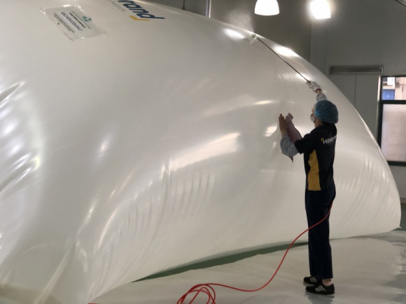 Transport, BIZNES - Hillebrand, operator logistyczny specjalizujący się w obsłudze branży beverage, wdraża programy odzysku i recyklingu flexitanków - zbiorników do transportu płynów luzem., Hillebrand wdraża nowoczesne metody odzysku i recyklingu flexitanków Transport, BIZNES - Hillebrand, operator logistyczny specjalizujący się w obsłudze branży beverage, wdraża programy odzysku i recyklingu flexitanków - zbiorników do transportu płynów luzem.