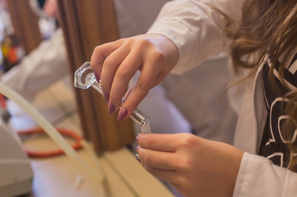 Edukacja, BIZNES - Edukacja online, podobnie jak nauka w szkołach, może mieć wymiar zarówno teoretyczny, jak i praktyczny. Przykładem, jak skutecznie zaktywizować uczniów na odległość i umożliwić im samodzielne praktykowanie nauk ścisłych i przyrodniczych jest cykl warsztatów SmartUP Academy., Warsztaty SmartUP Academy – urozmaicenie wiosennej nauki Edukacja, BIZNES - Edukacja online, podobnie jak nauka w szkołach, może mieć wymiar zarówno teoretyczny, jak i praktyczny. Przykładem, jak skutecznie zaktywizować uczniów na odległość i umożliwić im samodzielne praktykowanie nauk ścisłych i przyrodniczych jest cykl warsztatów SmartUP Academy.